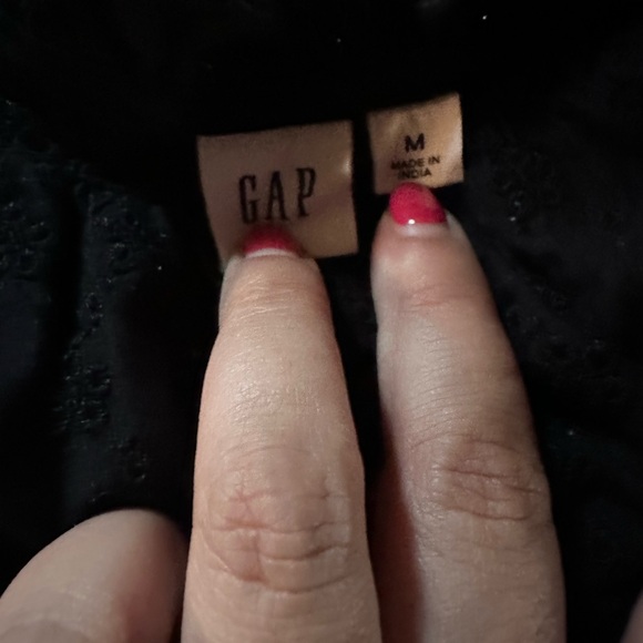 Gap - women’s Med Eyelet Tank top - Picture 5 of 6